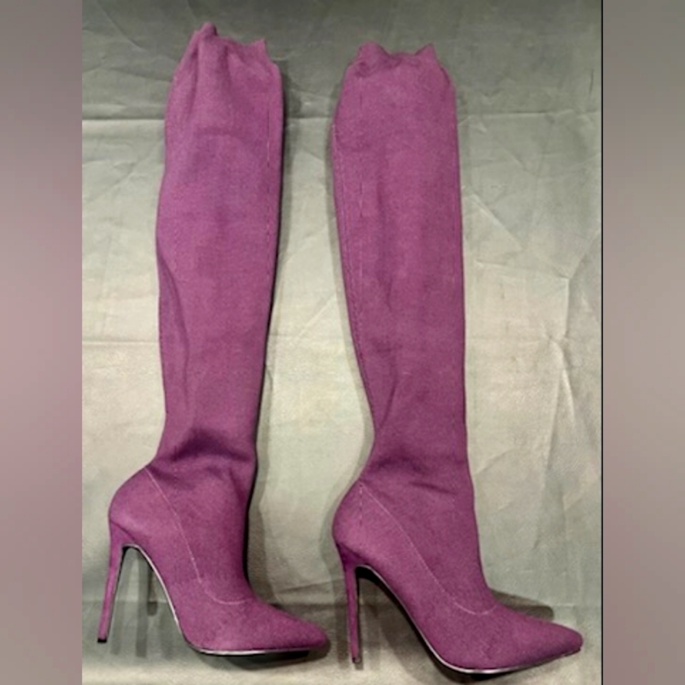 I'm selling my tall purple stretch material boots... never worn.